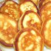 Fritters on sour or fresh milk with yeast