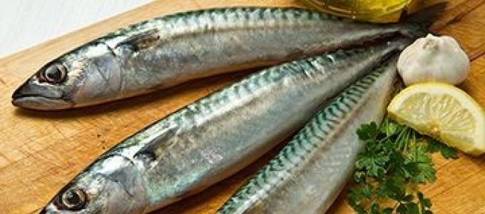 How many kcal are in baked mackerel?