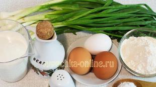 Ciasto galaretowe z surowymi jajkami i cebulą Ciasto surowego jajka